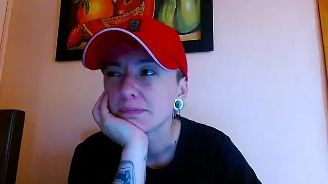 Snapshot of tomboyblue chatting on July 16, 10:27 pm tomboyblue online show from July 16, 10:27 pm