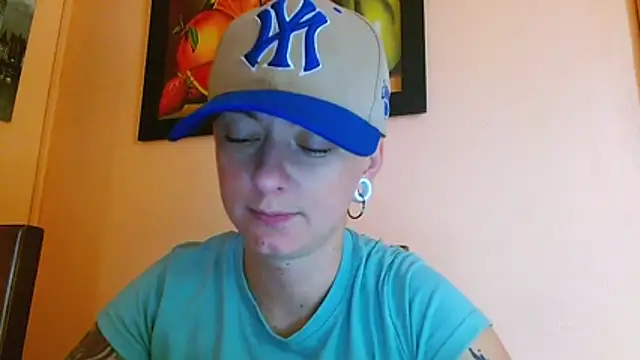 Snapshot of tomboyblue chatting on July 22, 6:11 pm tomboyblue online show from July 22, 6:11 pm