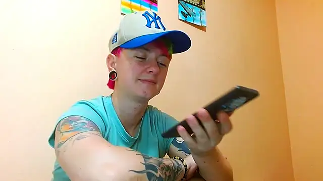 Snapshot of tomboyblue chatting on July 23, 4:21 am tomboyblue online show from July 23, 4:21 am