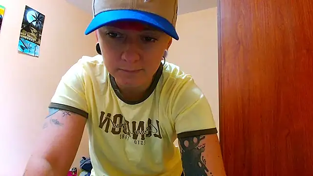Snapshot of tomboyblue chatting on July 23, 6:28 pm tomboyblue online show from July 23, 6:28 pm