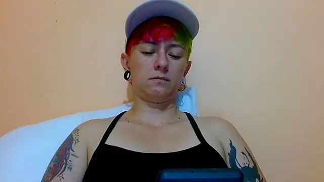 Snapshot of tomboyblue chatting on July 27, 1:01 am tomboyblue online show from July 27, 1:01 am