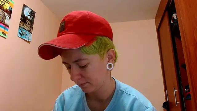 Snapshot of tomboyblue chatting on July 28, 7:39 pm tomboyblue online show from July 28, 7:39 pm