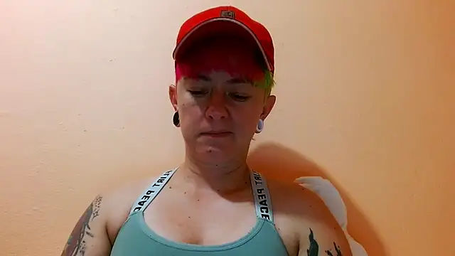 Snapshot of tomboyblue chatting on July 29, 2:37 pm tomboyblue online show from July 29, 2:37 pm