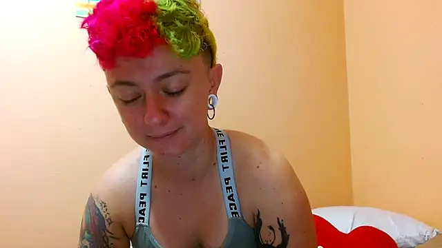 Snapshot of tomboyblue chatting on July 30, 1:54 pm tomboyblue online show from July 30, 1:54 pm