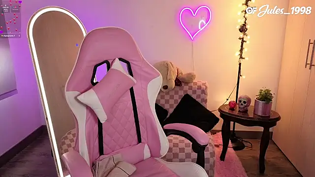 violet ch online show from April 10, 7:40 pm