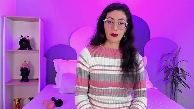 Snapshot of SophieGomez22 chatting on January 18, 11:36 am SophieGomez22 online show from January 18, 11:36 am