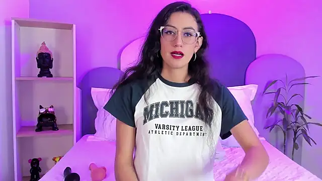 Snapshot of SophieGomez22 chatting on February 3, 11:26 am SophieGomez22 online show from February 3, 11:26 am