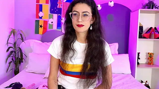 Snapshot of SophieGomez22 chatting on June 27, 12:22 pm SophieGomez22 online show from June 27, 12:22 pm