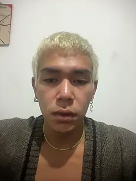 Snapshot of GianniStreet chatting on December 5, 6:00 am GianniStreet online show from December 5, 6:00 am