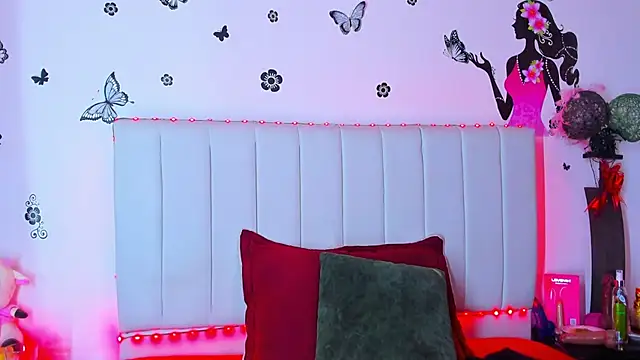 Snapshot of caro_lyne_ chatting on April 20, 5:05 pm caro lyne online show from April 20, 5:05 pm