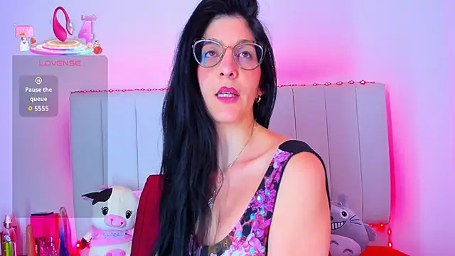 Snapshot of caro_lyne_ chatting on June 19, 5:50 pm caro lyne online show from June 19, 5:50 pm