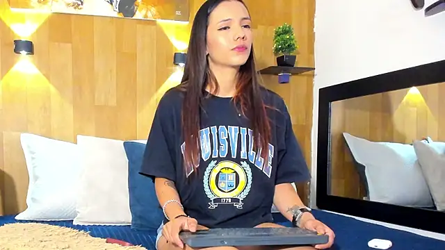 Snapshot of marianaa90 chatting on October 13, 1:22 pm marianaa90 online show from October 13, 1:22 pm