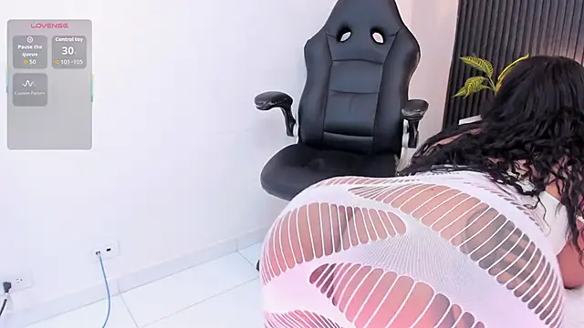 Madiee Rhea online show from February 18, 8:05 pm