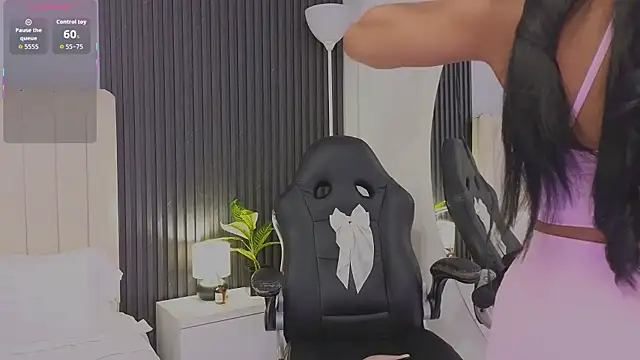 Madiee Rhea online show from April 13, 7:41 pm