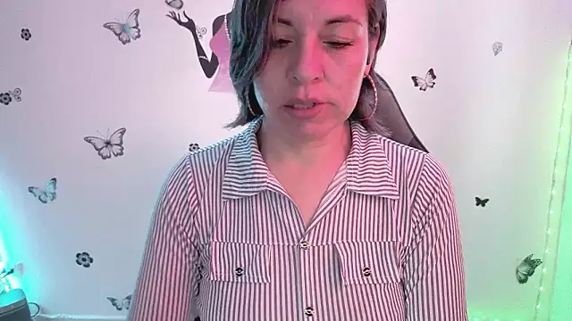 Lady breaks hearts online show from March 12, 12:55 pm