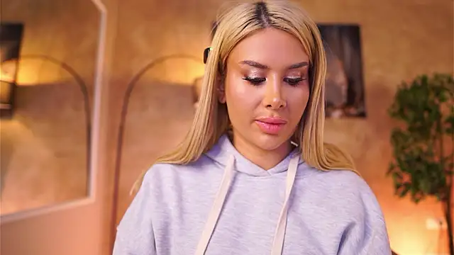 EvaZane online show from February 27, 9:15 pm