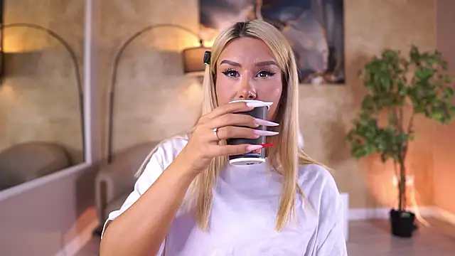 EvaZane online show from March 13, 8:48 pm