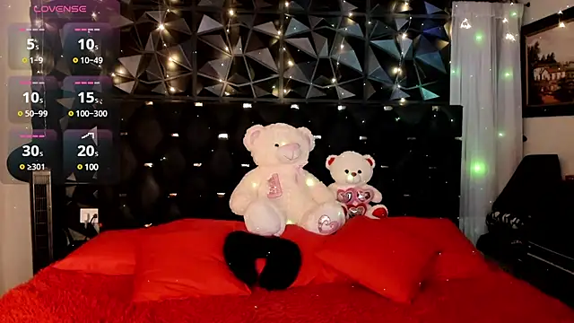 Snapshot of charlottemeyerr chatting on December 7, 4:47 pm charlottemeyerr online show from December 7, 4:47 pm