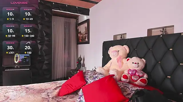 Snapshot of charlottemeyerr chatting on December 12, 1:39 pm charlottemeyerr online show from December 12, 1:39 pm