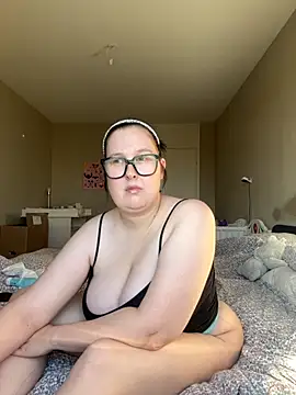 Snapshot of Misssmilf chatting on October 12, 12:15 pm Misssmilf online show from October 12, 12:15 pm