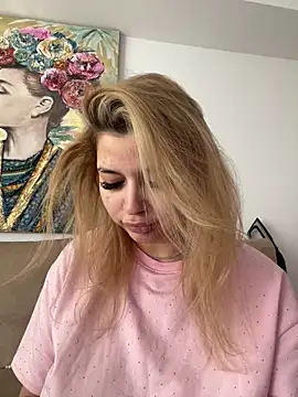 Snapshot of AllysonK chatting on April 19, 11:31 am AllysonK online show from April 19, 11:31 am