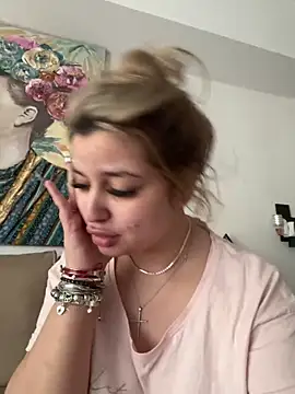 Snapshot of AllysonK chatting on April 21, 10:32 am AllysonK online show from April 21, 10:32 am