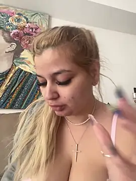 Snapshot of AllysonK chatting on May 5, 11:07 am AllysonK online show from May 5, 11:07 am