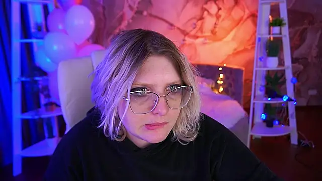 Snapshot of CoolTatis chatting on February 15, 7:27 am CoolTatis online show from February 15, 7:27 am