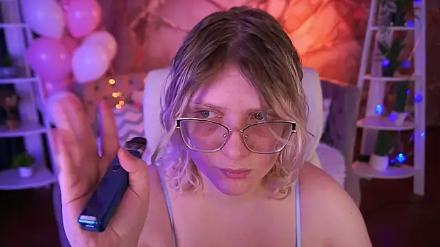 Snapshot of CoolTatis chatting on February 19, 7:15 am CoolTatis online show from February 19, 7:15 am