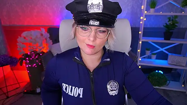 Snapshot of CoolTatis chatting on February 23, 7:39 am CoolTatis online show from February 23, 7:39 am