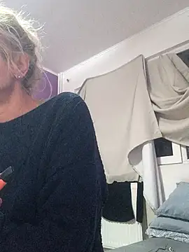 Snapshot of BritneyHudson chatting on February 4, 2:06 am BritneyHudson online show from February 4, 2:06 am