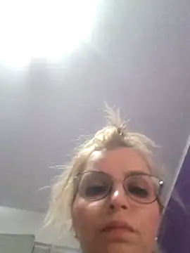 Snapshot of BritneyHudson chatting on February 21, 3:57 pm BritneyHudson online show from February 21, 3:57 pm