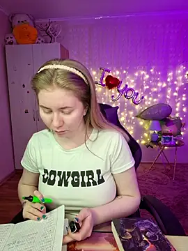 D0nna  online show from April 2, 9:12 pm