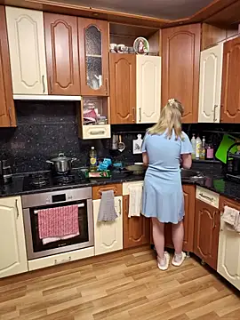 D0nna  online show from April 3, 6:39 pm