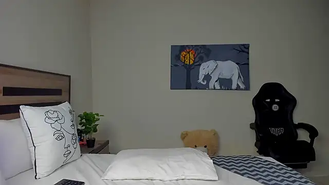 Renee-18 online show from March 7, 11:24 pm