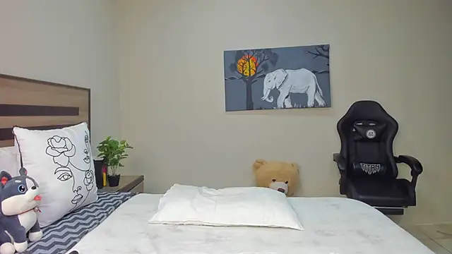 Renee-18 online show from April 14, 10:49 pm