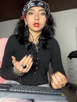 Snapshot of _Gothiccbitch_ chatting on January 14, 10:59 am  Gothiccbitch  online show from January 14, 10:59 am