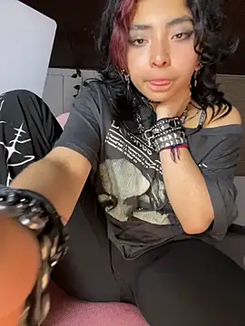 Snapshot of _Gothiccbitch_ chatting on February 6, 3:06 am  Gothiccbitch  online show from February 6, 3:06 am