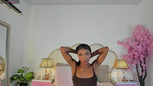Snapshot of CahitlinBell chatting on July 9, 6:06 am CahitlinBell online show from July 9, 6:06 am