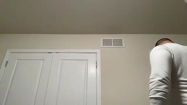 SluggishChase99 online show from December 17, 11:38 pm