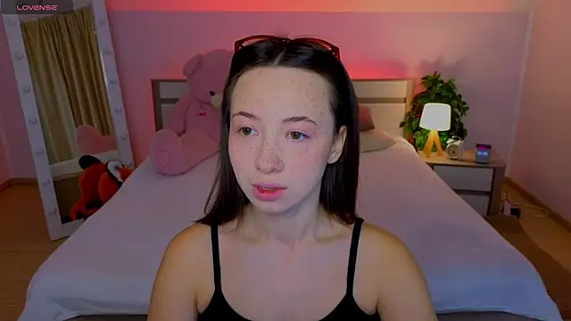 Hayle Hill online show from November 3, 1:51 am