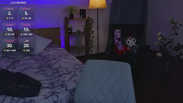 Hayle Hill online show from April 13, 1:11 am