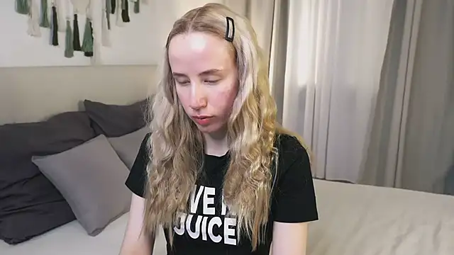 Cassie Kelman online show from April 14, 8:48 pm