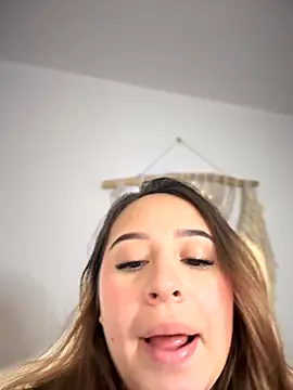 Snapshot of Naughty_arabs chatting on November 17, 12:49 am Naughty arabs online show from November 17, 12:49 am