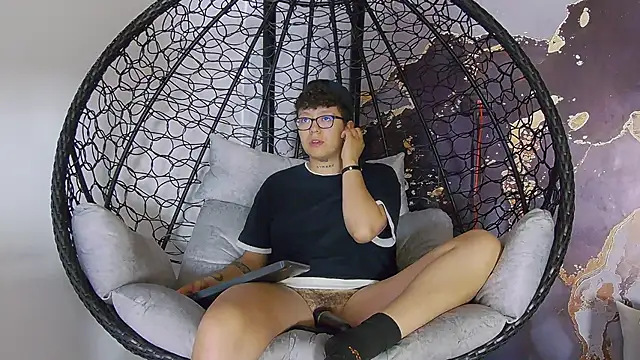 alex noa online show from October 3, 7:38 am