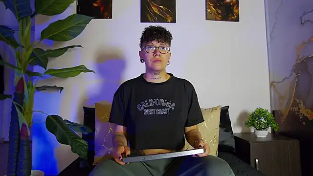 alex noa online show from April 4, 5:32 pm