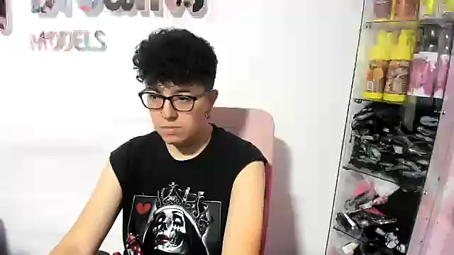 alex noa online show from April 7, 4:46 am