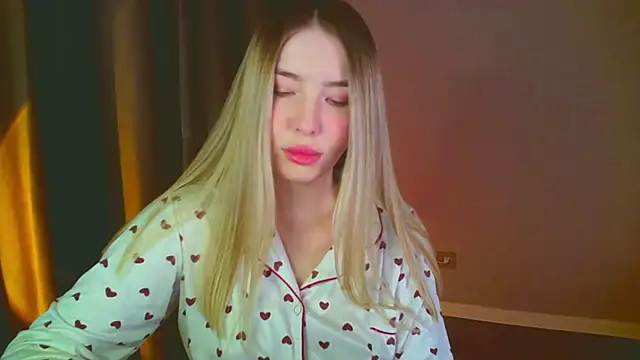 mia raspberrie online show from January 14, 10:17 am