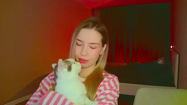 mia raspberrie online show from March 1, 3:43 am