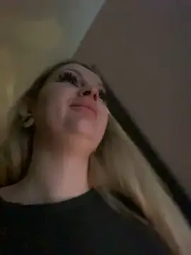 Snapshot of Teya_moon_ chatting on December 7, 7:49 am Teya moon  online show from December 7, 7:49 am